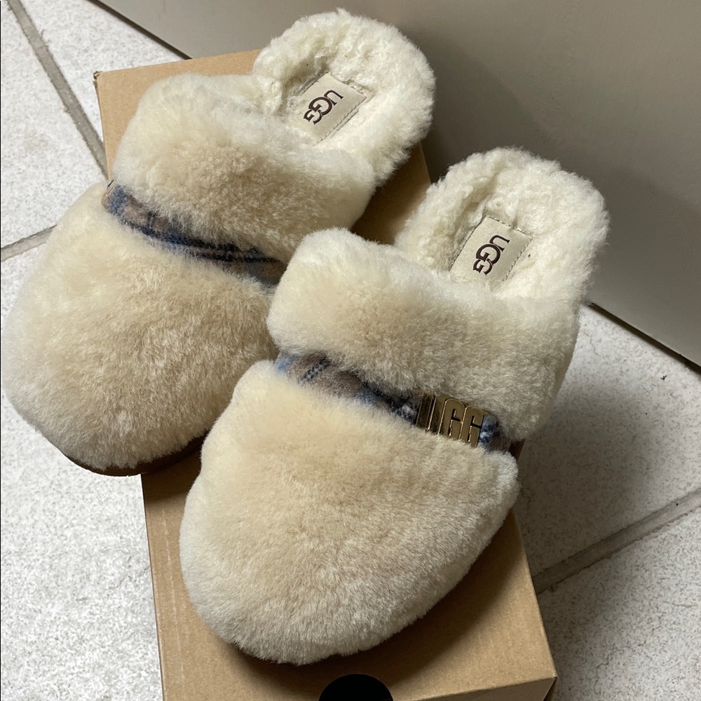 UGG Plush Cream Slippers with Logo- Dalla Plaid- Women’s Size 6
